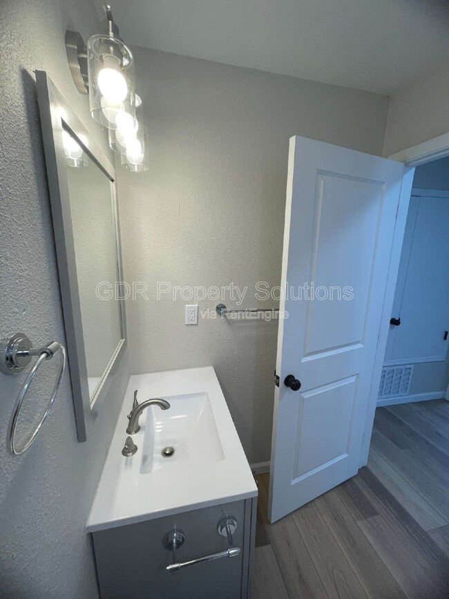 Building Photo - 4733 Platinum Dr NE