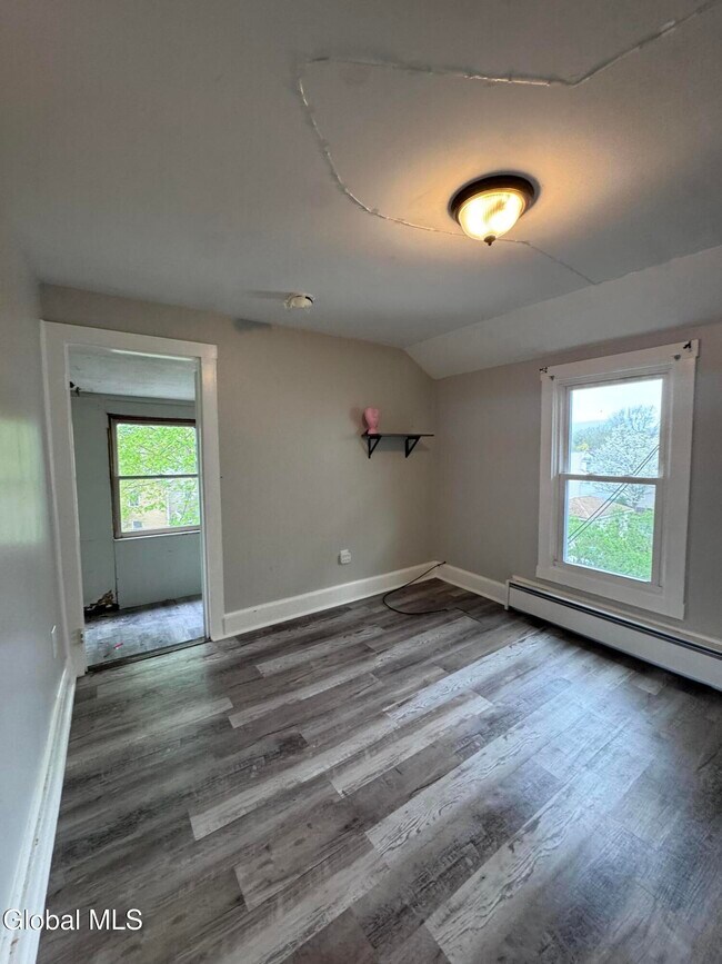 Building Photo - 10 Grace St