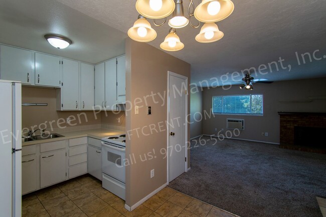 Building Photo - Great 2 bed 1 bath Condo in a Great Location!
