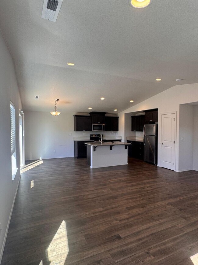 Building Photo - 1642 Zoe Ave