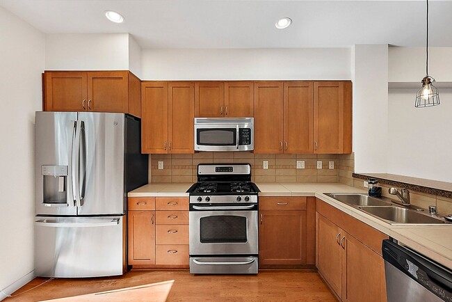 Building Photo - Modern 3-Story Tacoma Condo – Downtown Cit...
