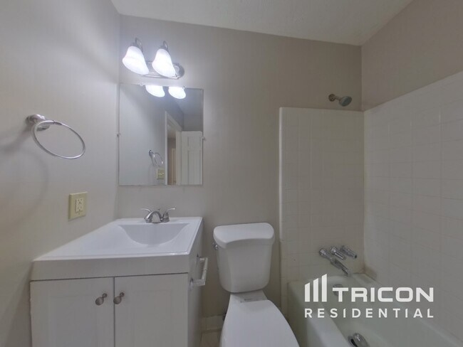 Building Photo - 955 Willow Run