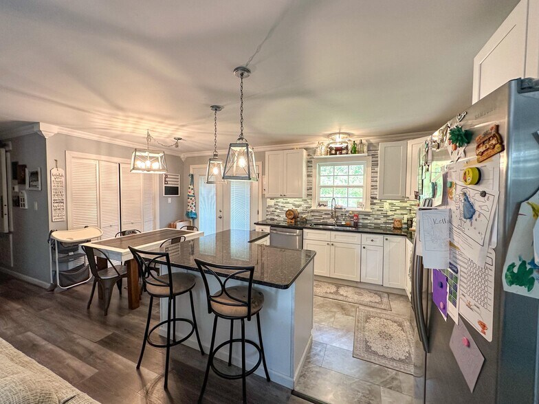 Building Photo - 5 big oak road