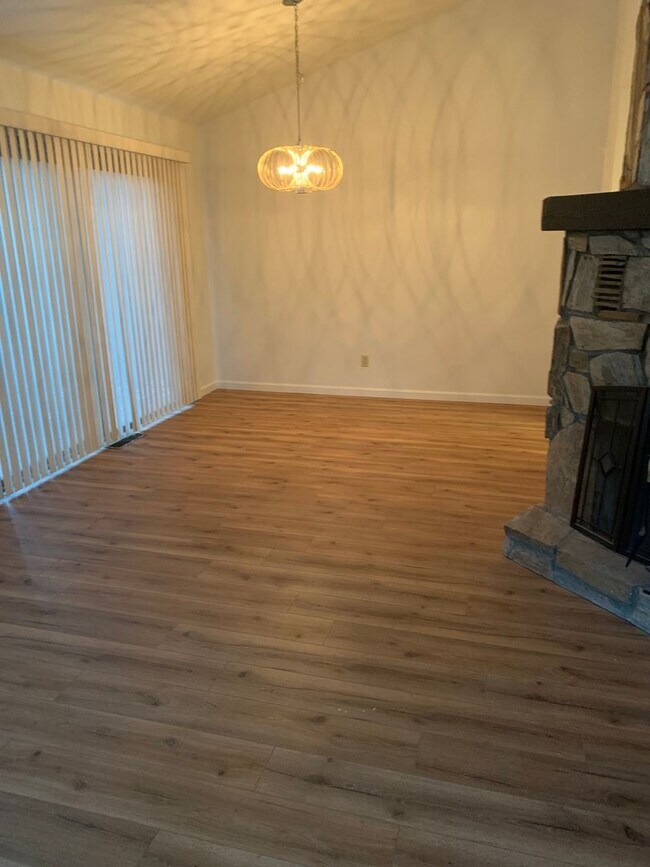 Building Photo - Beautiful Flagstaff Home