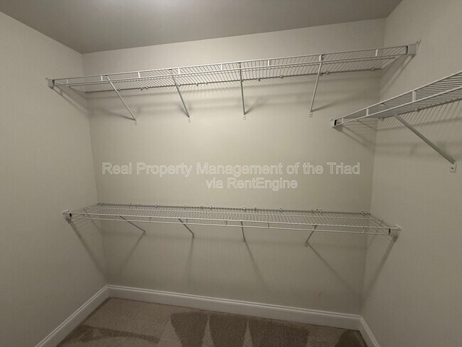 Building Photo - 3833 Thistleberry Rd