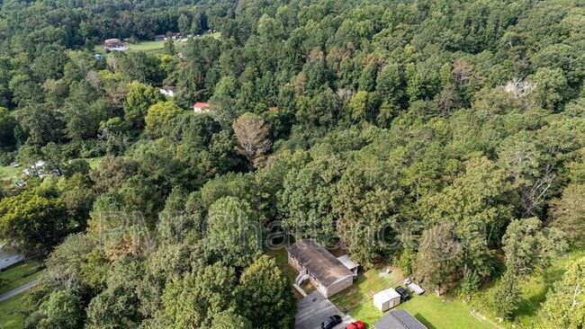 Building Photo - 876 Childress Hollow Rd