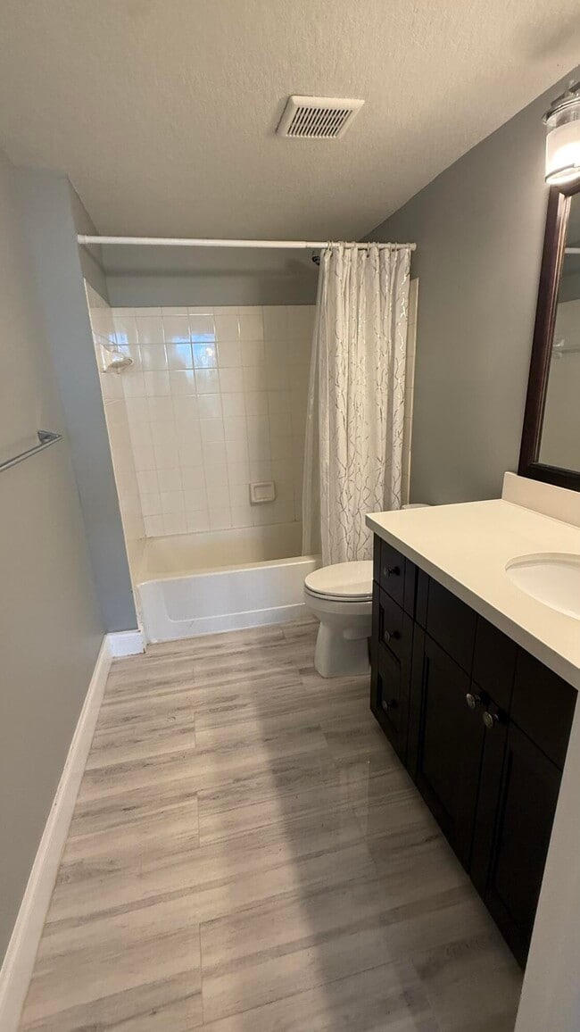 Building Photo - 208 Villa Cir