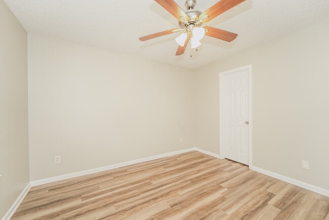 Building Photo - 6810 Hidden Forest Dr