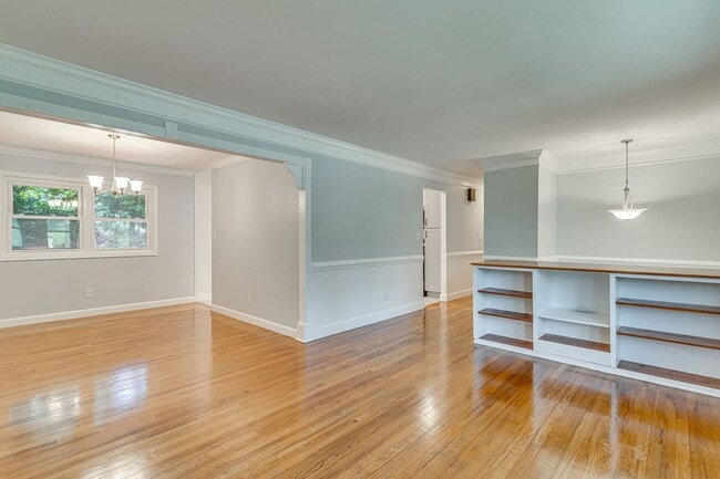 Building Photo - Charming 3+ BR single family home available now