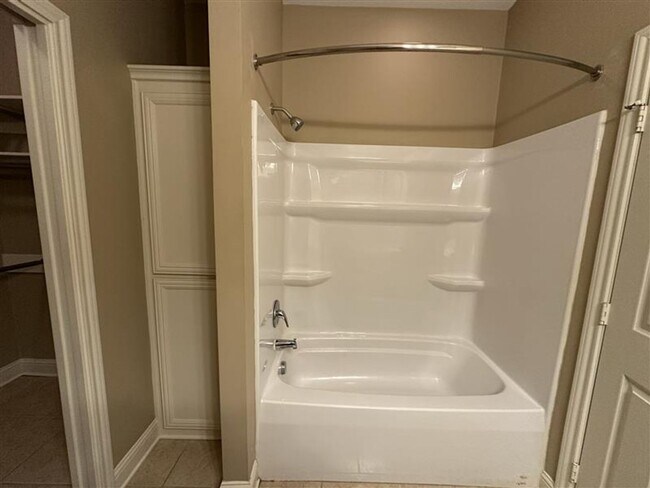 Building Photo - 4014 Mobley Cir