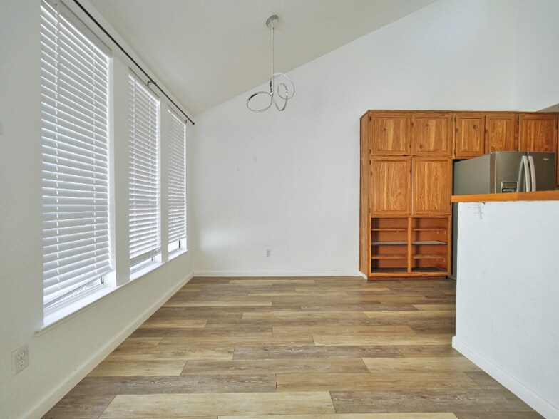 Building Photo - 1937 Gauguin Pl