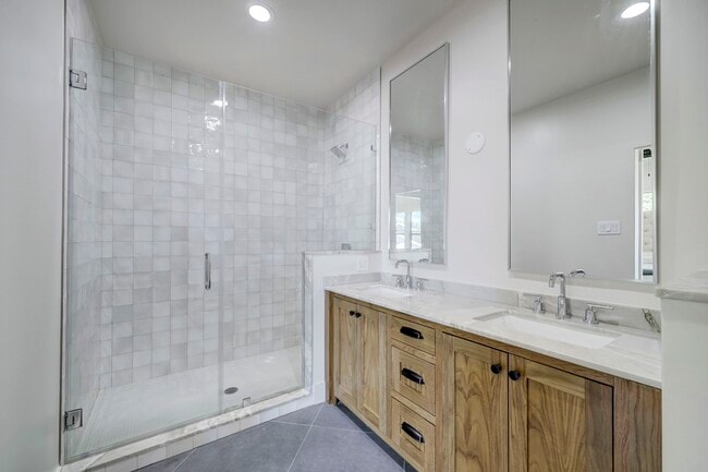 Building Photo - 4715 McKinney St