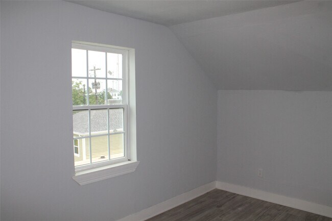 Building Photo - 1015 30th St