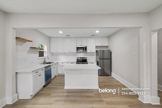 Building Photo - 603 W Pembroke Ave