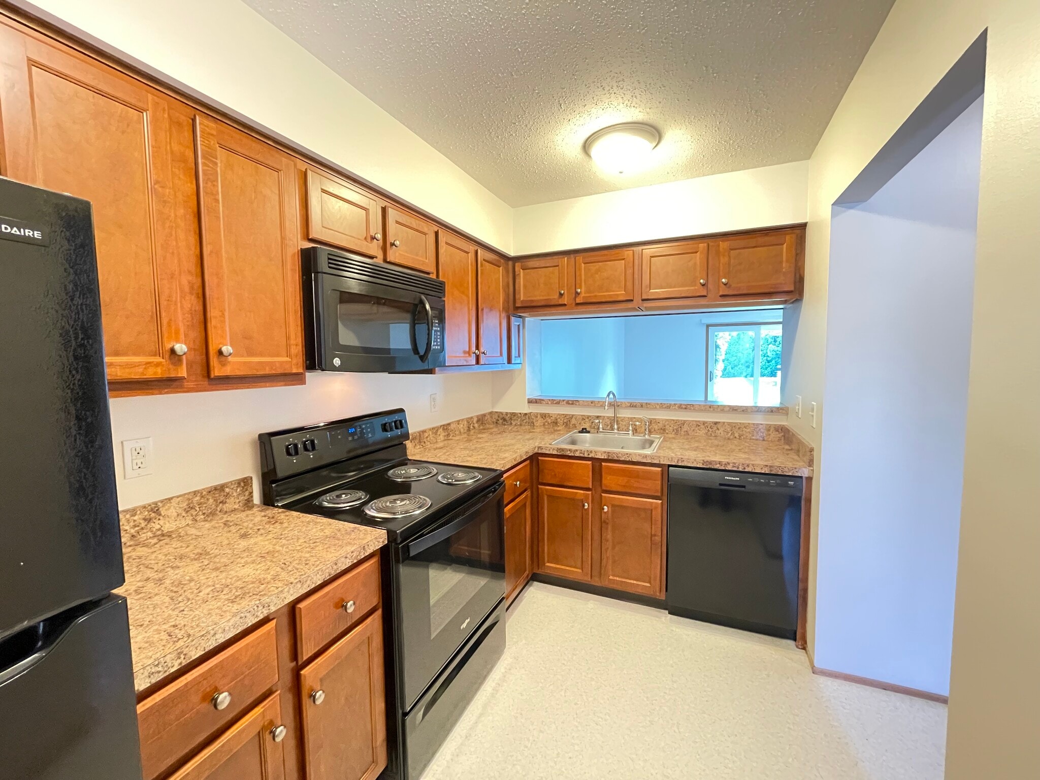 Building Photo - 5049 Catawba Dr