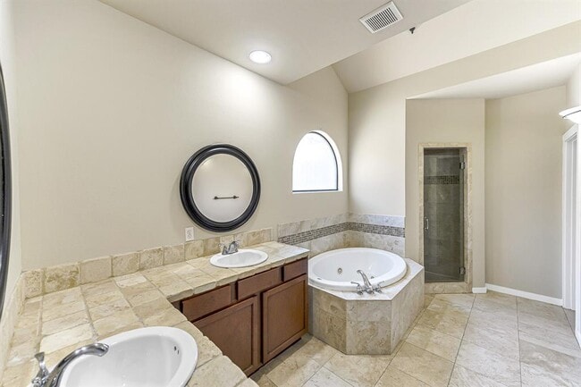 Building Photo - 11022 Robin Hood Ct