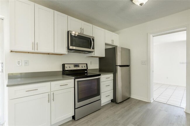 Building Photo - 410 42nd Ave NE