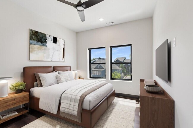 Building Photo - 112 Rogers St NE