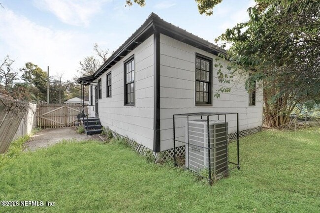 Building Photo - 2981 Ernest St