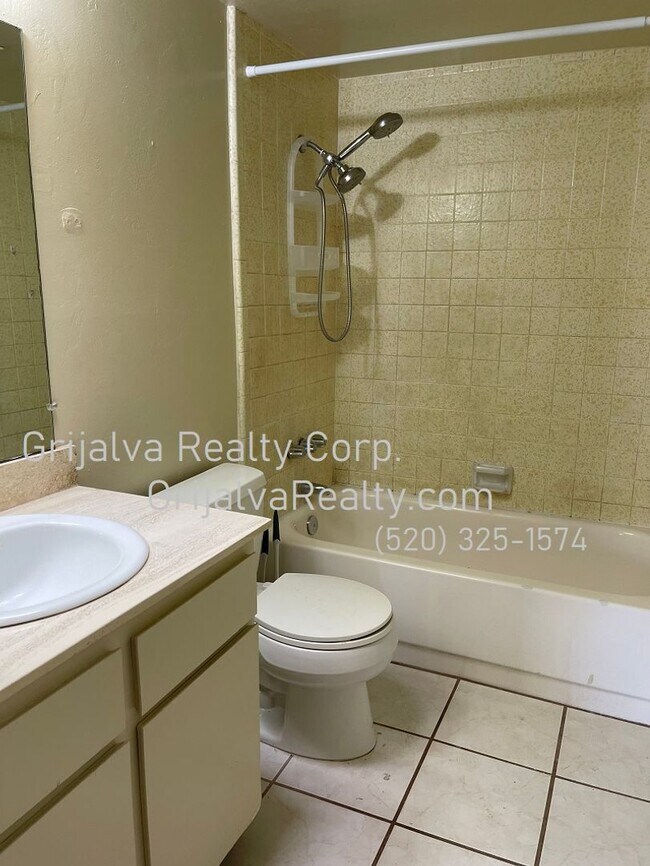 Building Photo - 2614 N Winstel Blvd