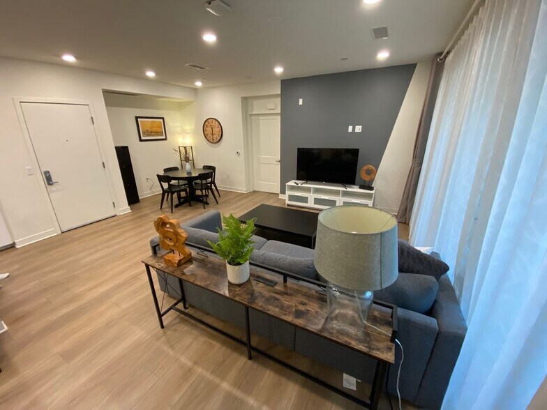 Building Photo - 1228 Nolita