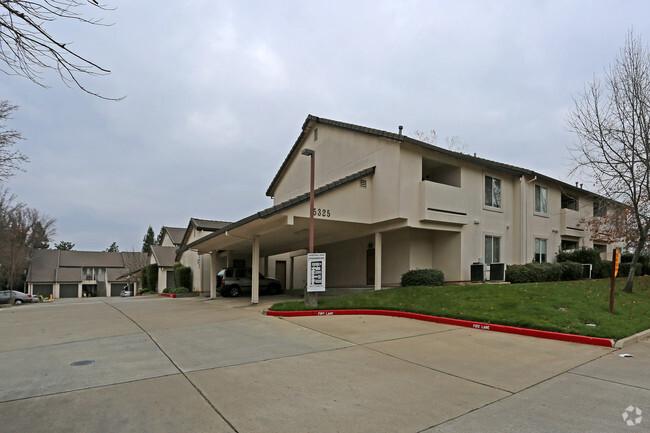 Building Photo - Cardinal Oaks