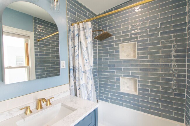 Building Photo - Excellent South Philadelphia Row Home