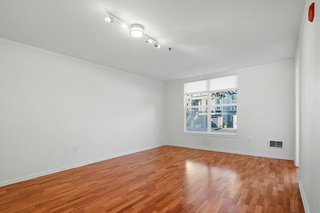 Building Photo - 2001 McAllister St