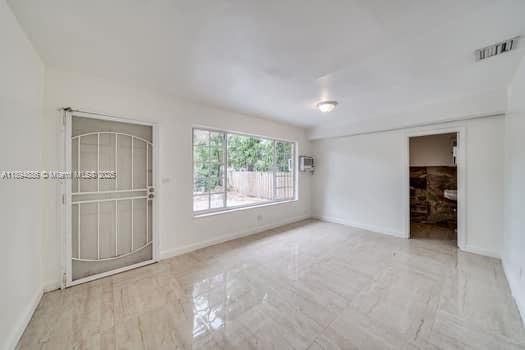 Building Photo - 1350 NE 149th St