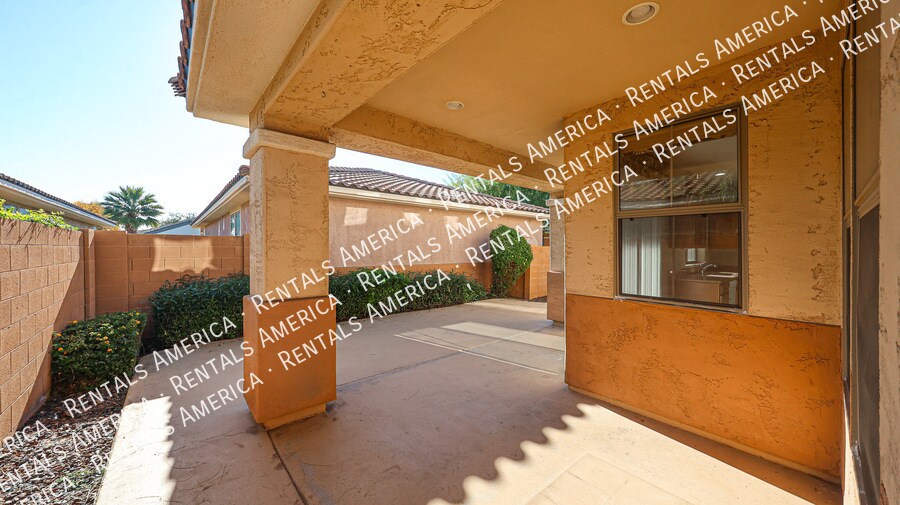 Building Photo - 13601 W Cypress St