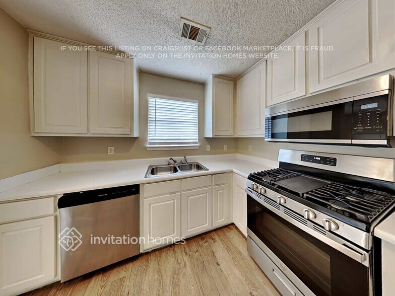 Building Photo - 445 Buffington Dr