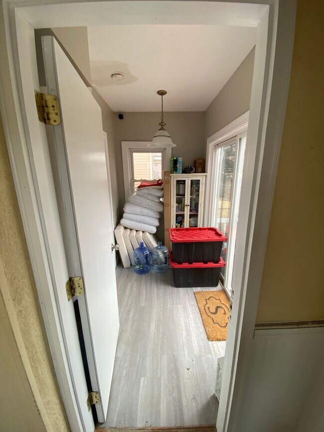 Building Photo - Huge 4 bed unit in Quincy