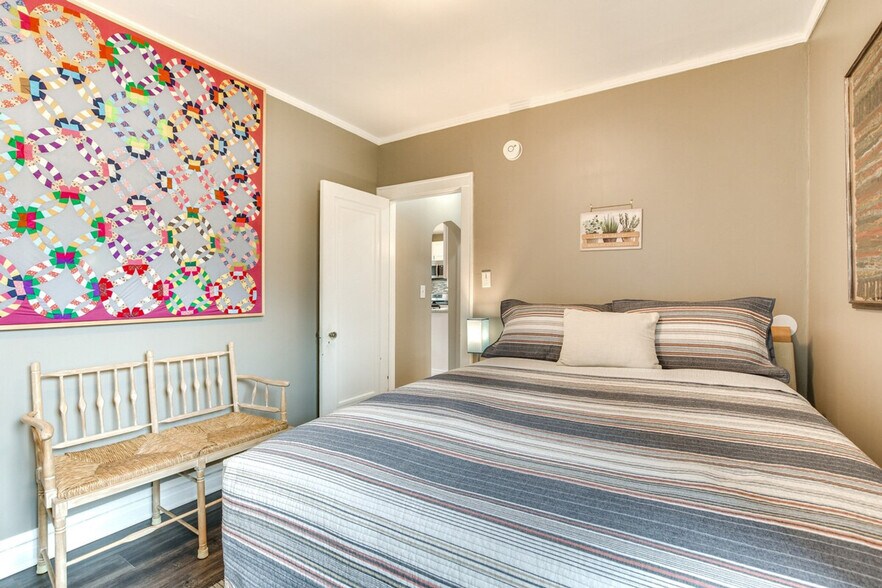 Building Photo - 1546 Fowler Ave