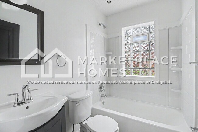 Building Photo - 18276 Oakfield Ave