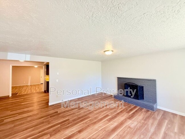 Building Photo - 4603 NE 122nd Ave