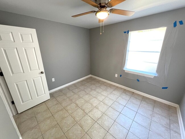 Building Photo - Baker Trails Apartments