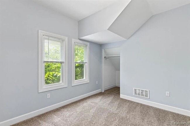 Building Photo - 248 Leicester Ct