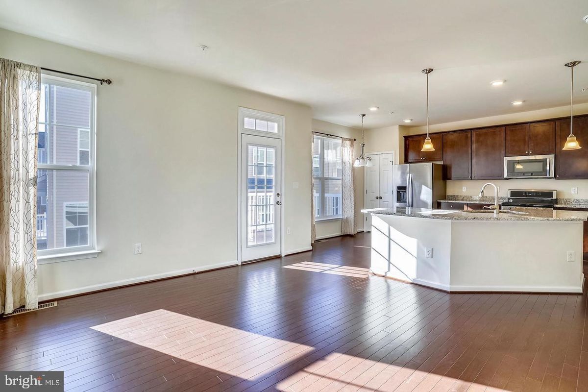 Building Photo - 6163 Margarita Way