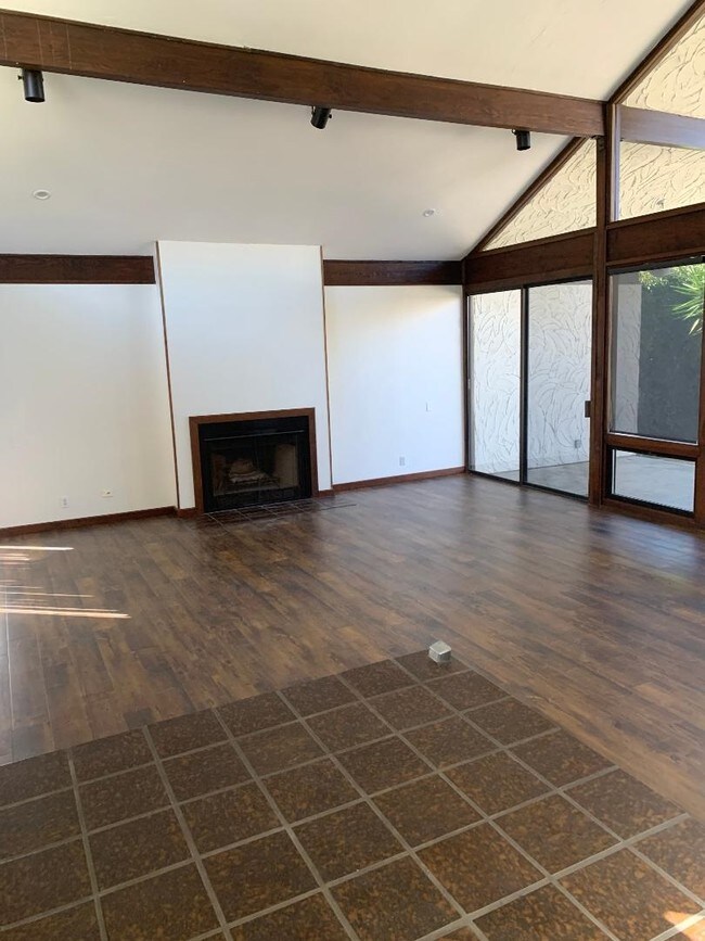 massive living room, high ceilings with firep - 1011 El Segundo Dr