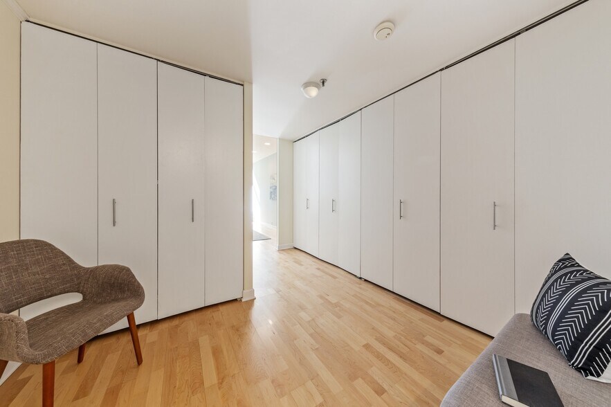 Building Photo - 680 N Lake Shore Dr