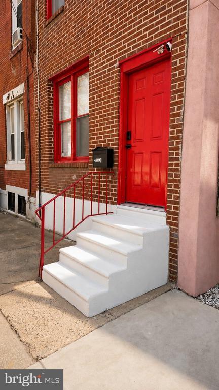 Building Photo - 1558 N Randolph St