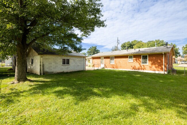 Building Photo - 7215 Earl Dr