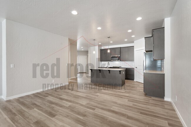 Building Photo - 1329 N Tschirley St