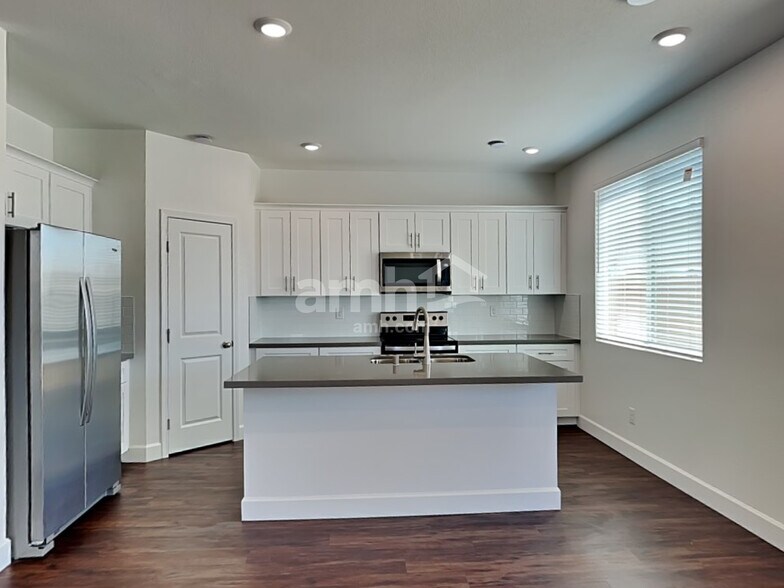 Building Photo - 8847 Tiger Tooth Ave