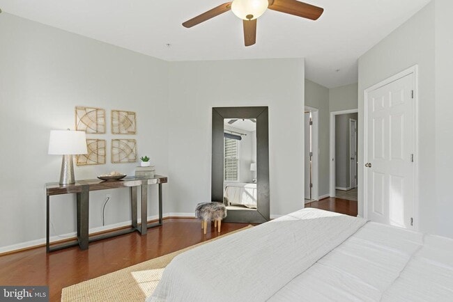 Building Photo - 2465 Army Navy Dr