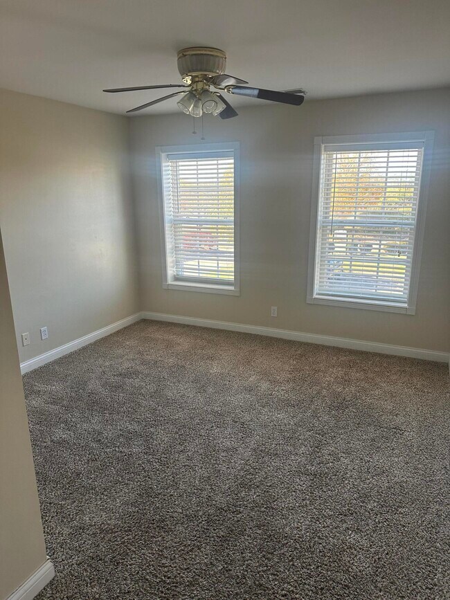 Building Photo - 6 Hudson Hollow Road