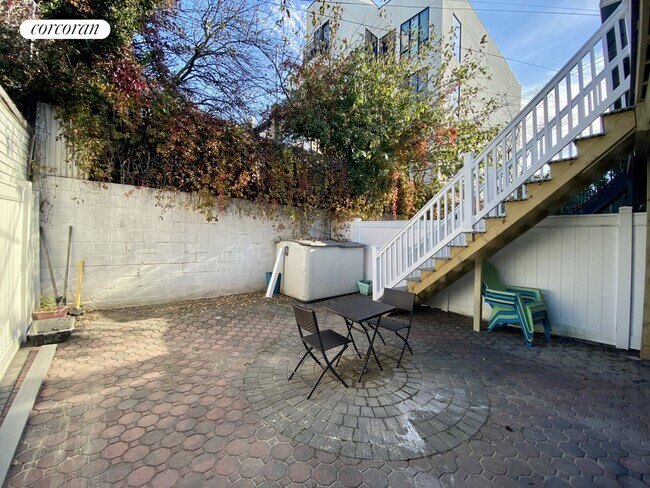 Building Photo - 120 George St