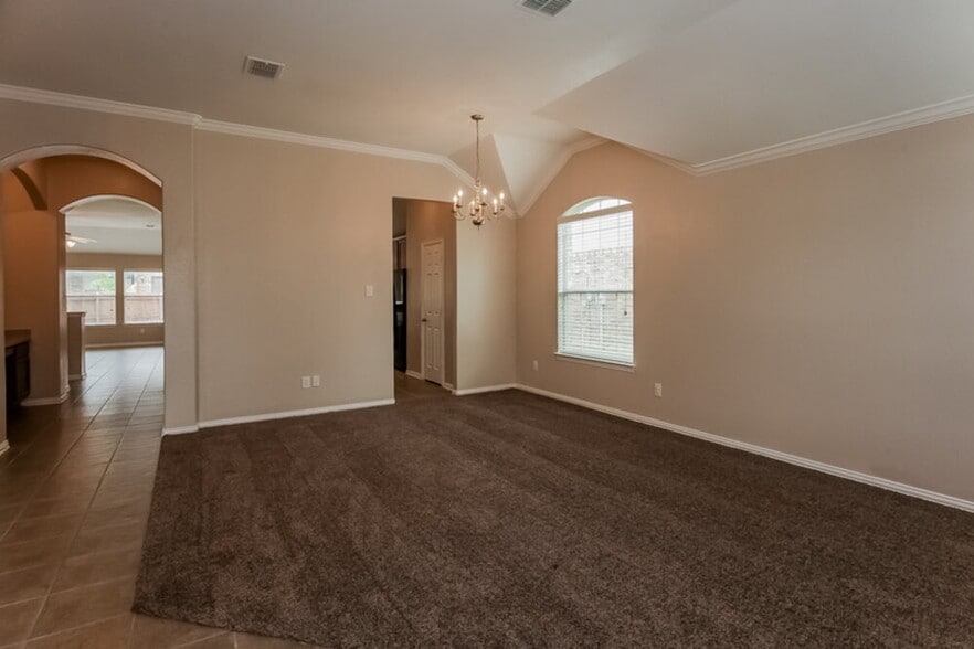 Building Photo - 1141 Lakeside Dr