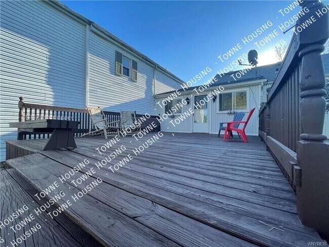 Building Photo - 191 Helen St