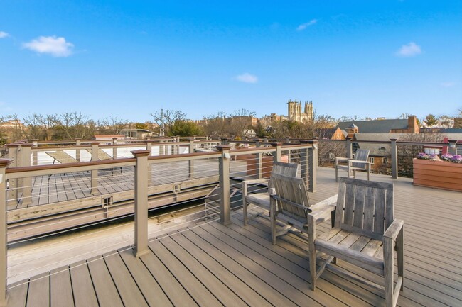 Building Photo - Spacious 1BR/1BA in Fabulous Cathedral Heights neighborhood!